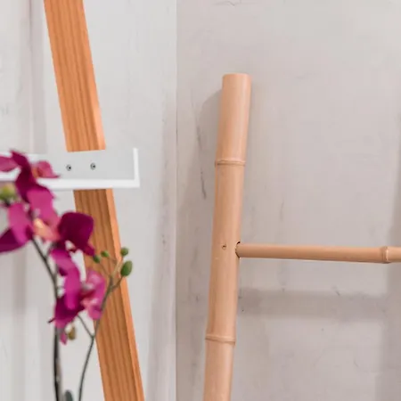 Apartment Guestready - Red Stripes