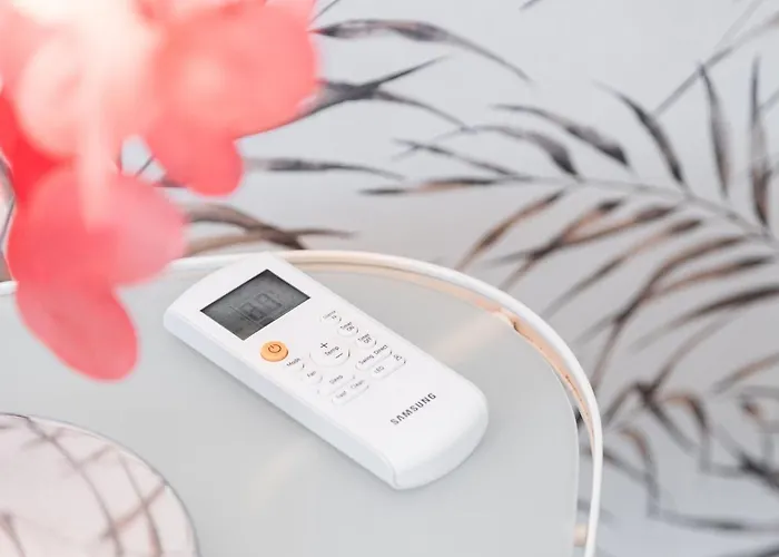 Guestready - Red Stripes