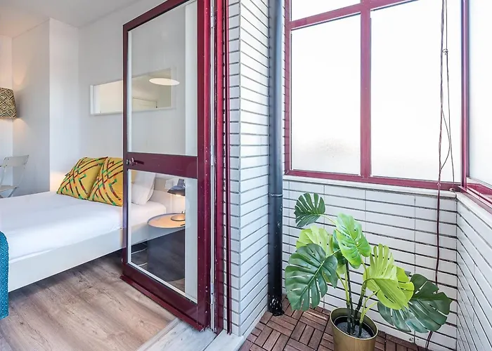 Guestready - Red Stripes Lägenhet