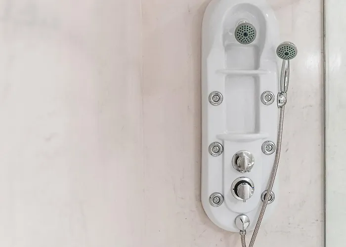 Guestready - Red Stripes Oporto