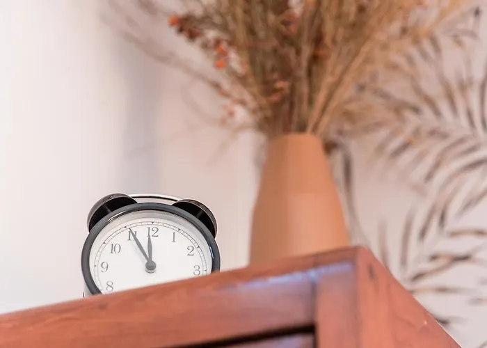 Guestready - Red Stripes