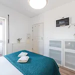 Guestready - Red Stripes Porto