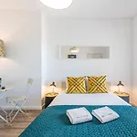 Guestready - Red Stripes Porto