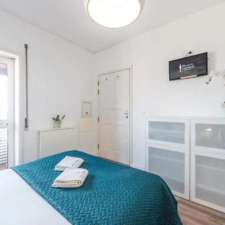 Guestready - Red Stripes Порту