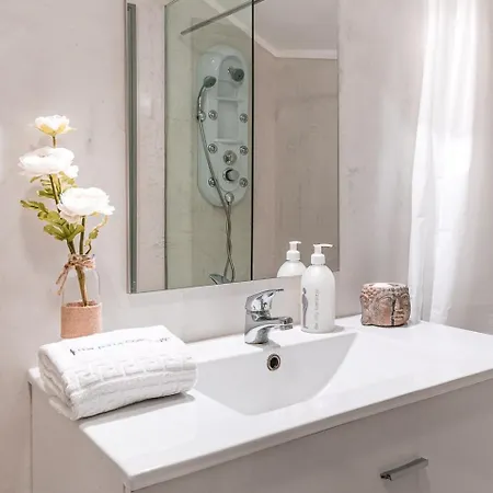 Апартаменты Guestready - Red Stripes *