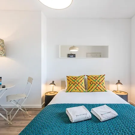 Guestready - Red Stripes Порту