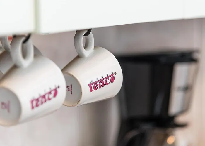 Guestready - Red Stripes *