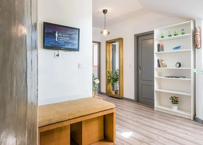 Guestready - Red Stripes * بورتو