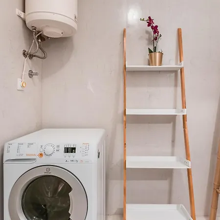 Guestready - Red Stripes Apartment