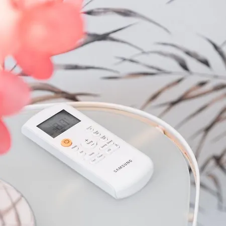 Guestready - Red Stripes