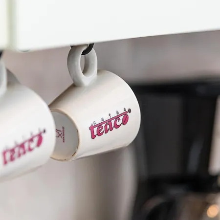 Guestready - Red Stripes *