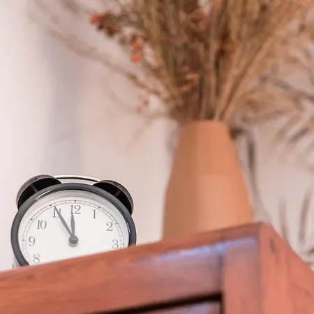 Guestready - Red Stripes