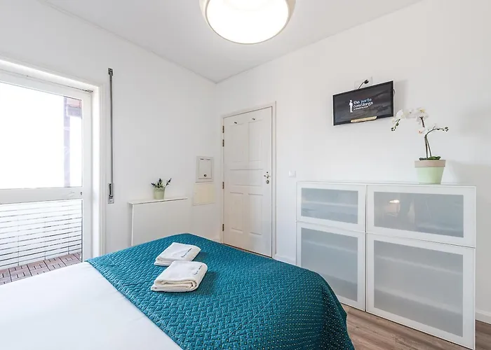 Guestready - Red Stripes Porto