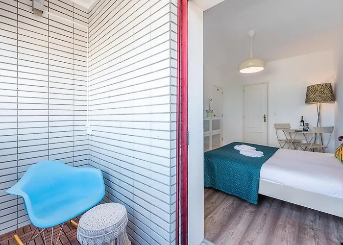 Guestready - Red Stripes * Porto