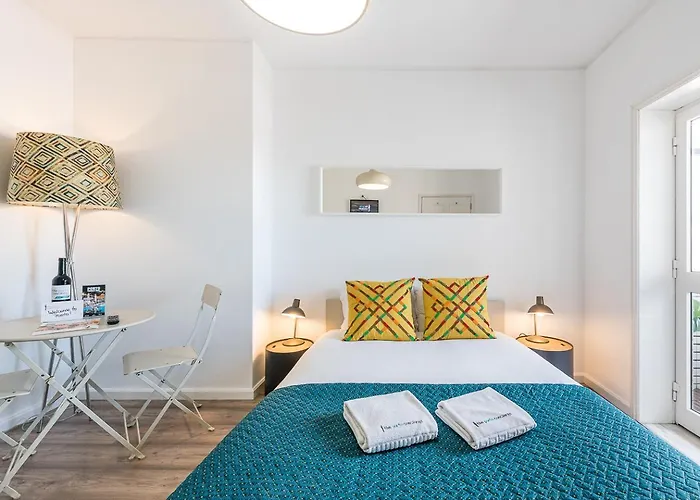 Guestready - Red Stripes Porto